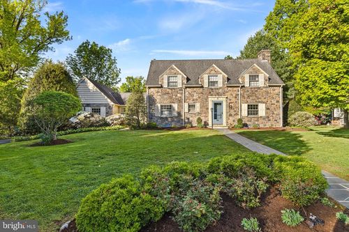 71 Forest Ln, SWARTHMORE, PA, 19081-1204 | Card Image