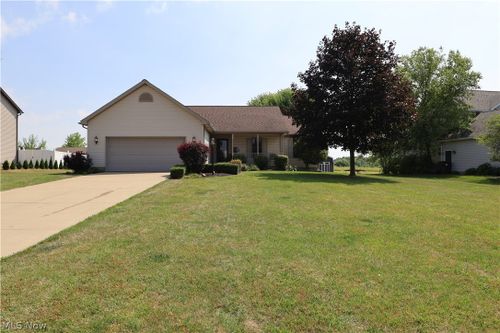 10211 Midway Drive, New Middletown, OH, 44442 | Card Image