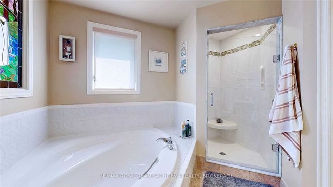 955 Peggoty Cir, House other with 4 bedrooms, 4 bathrooms and 4 parking in Oshawa ON | Image 23