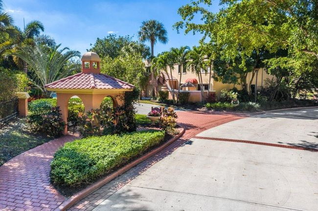 APT-401 - 300 Uno Lago Dr, Condo with 3 bedrooms, 2 bathrooms and null parking in Juno Beach FL | Image 45