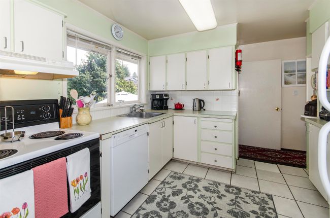 234 W 23 Rd Street, House other with 4 bedrooms, 2 bathrooms and 2 parking in North Vancouver BC | Image 17