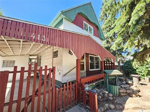 413 Athabasca St W, Moose Jaw, SK, S6H2C4 | Card Image