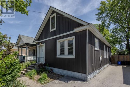 4774 3rd Ave, Niagara Falls, ON, L2E4L6 | Card Image