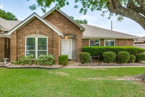 719 Ballard St, Cedar Hill, TX, 75104-9253 | Card Image