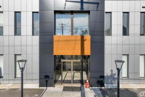 21-120 Norfinch Dr, North York, ON, M3N1X3 | Card Image