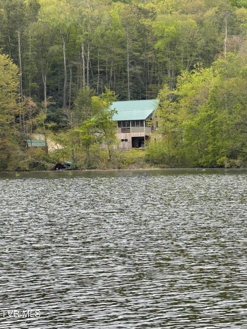 368 Ripshin Lake Rd, Roan Mountain, TN, 37687-3767 | Card Image