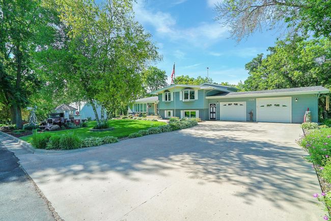Appreciate the huge, flat garage driveway. | Image 46