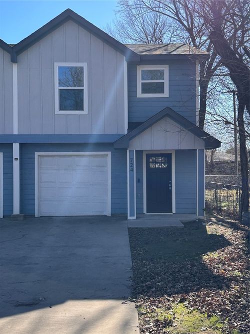 724 W Walker St, Denison, TX, 75020-2252 | Card Image