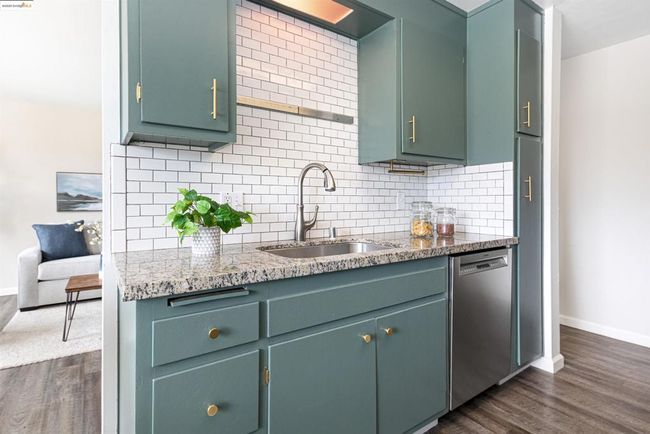 APT-209 - 360 Vernon St, Condo with 2 bedrooms, 1 bathrooms and 1 parking in Oakland CA | Image 9