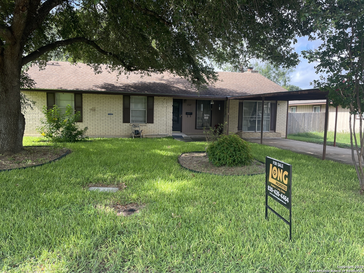 Westwood Dr, Hondo, TX 78861