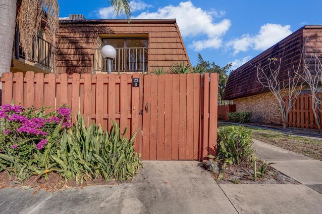APT-23B - 1458 N Lawnwood Cir, Condo with 2 bedrooms, 3 bathrooms and null parking in Fort Pierce FL | Image 5