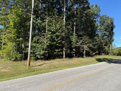 9104 Cherokee Trl, Crossville, TN, 38572-3704 | Card Image