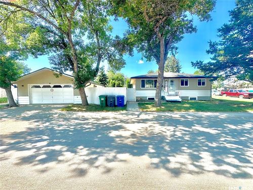 41 Cartier Cres, Saskatoon, SK, S7L4L8 | Card Image