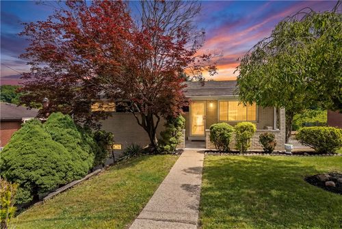 129 Donmor Dr, Pittsburgh, PA, 15237-3233 | Card Image