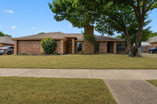 724 Lemons St, Cedar Hill, TX, 75104-7932 | Card Image