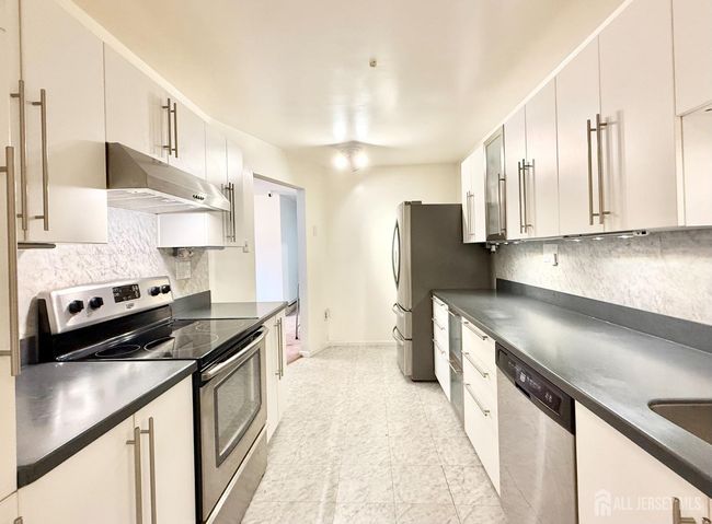 A - 54 Amberly Dr, Townhouse with 2 bedrooms, 1 bathrooms and null parking in Manalapan NJ | Image 4