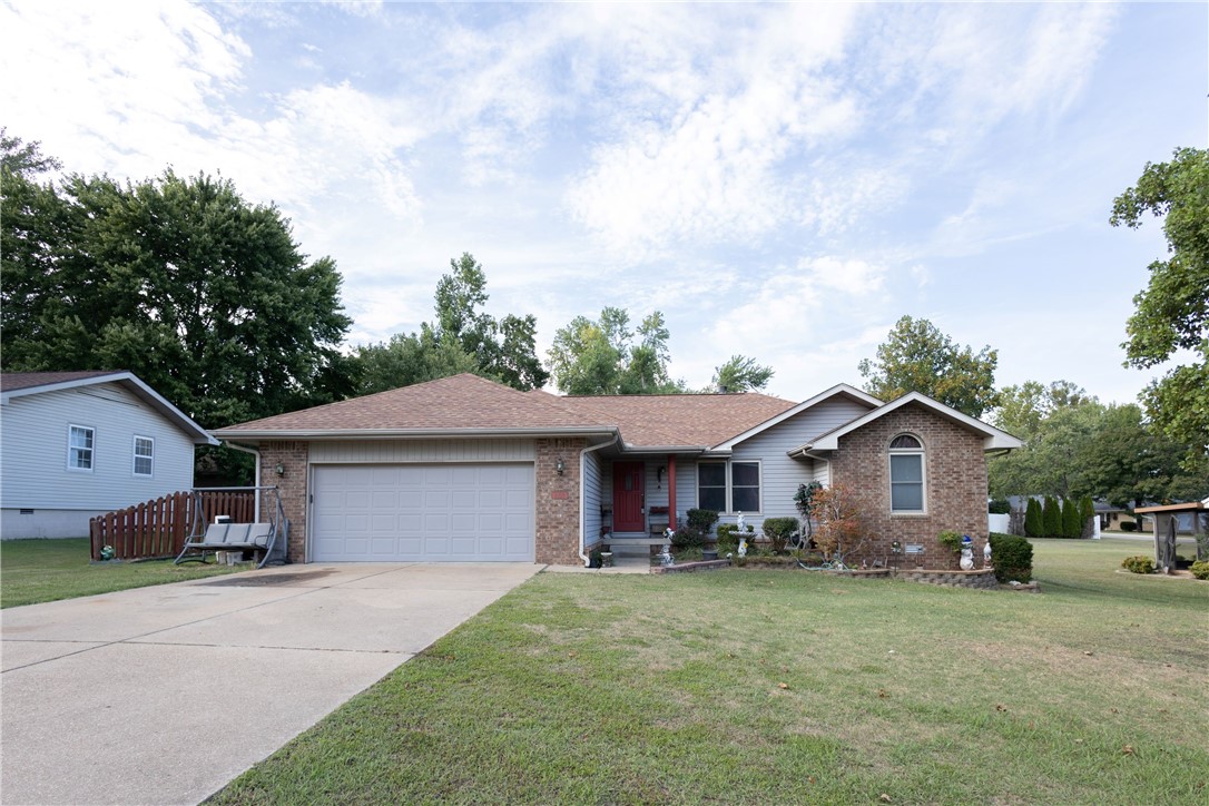 Leonard Dr, Mountain Home, AR 72653