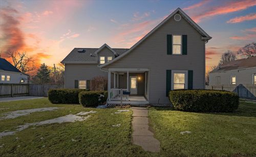 325 N Market St, Hoopeston, IL, 60942-1319 | Card Image