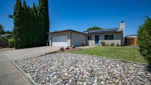 655 W Creekside Circle, Dixon, CA, 95620 | Card Image