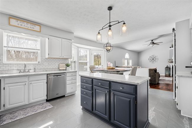 9304 Marshall Rd, House other with 5 bedrooms, 4 bathrooms and 2 parking in Cranberry Township PA | Image 9