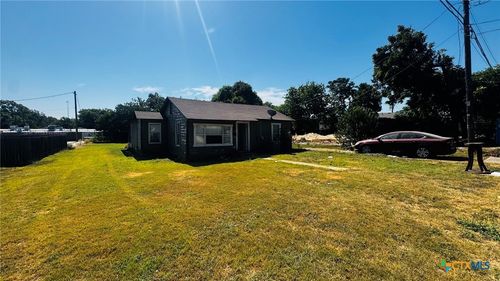 806 S Pearl St, Belton, TX, 76513-3869 | Card Image
