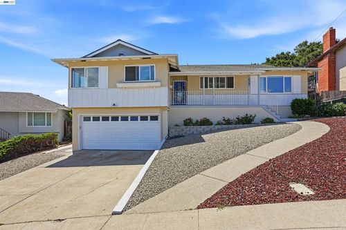 3021 Glynis Dr, San Pablo, CA, 94806-2650 | Card Image