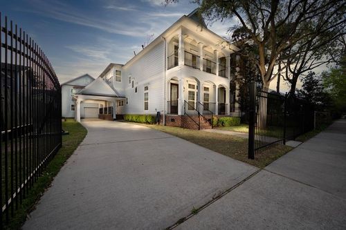 805 Columbia St, Houston, TX, 77007-1636 | Card Image