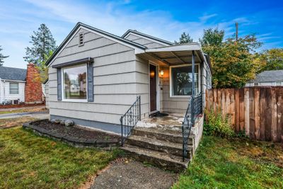 2433 W Walton Ave, Home with 3 bedrooms, 2 bathrooms and null parking in Spokane WA | Image 3