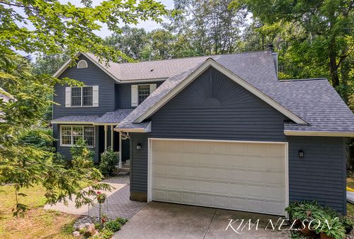 4677 Doug Dr, Whitehall, MI, 49461-9647 | Card Image