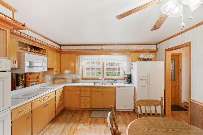 200 S Rathje Rd, House other with 4 bedrooms, 3 bathrooms and 7 parking in Peotone IL | Image 6