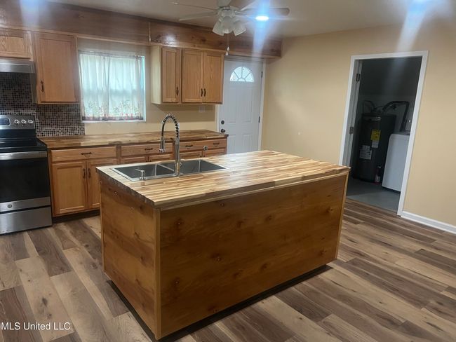 KITCHEN | Image 9