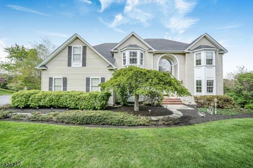 6 Wolfe Run Ct, Long Valley, NJ, 07853-3083 | Card Image