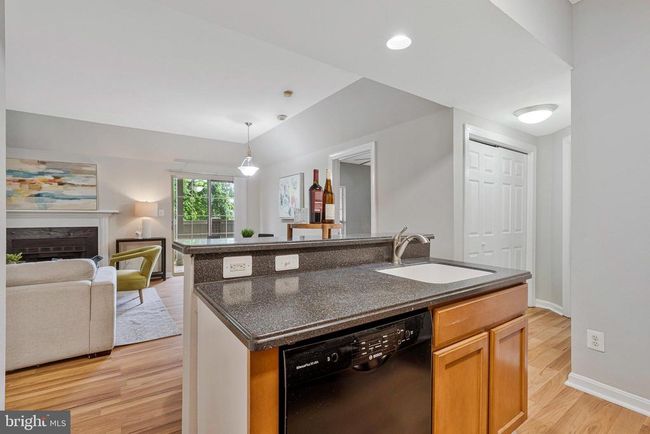 APT-2001 - 12153 Penderview Ln, Condo with 2 bedrooms, 2 bathrooms and null parking in FAIRFAX VA | Image 13