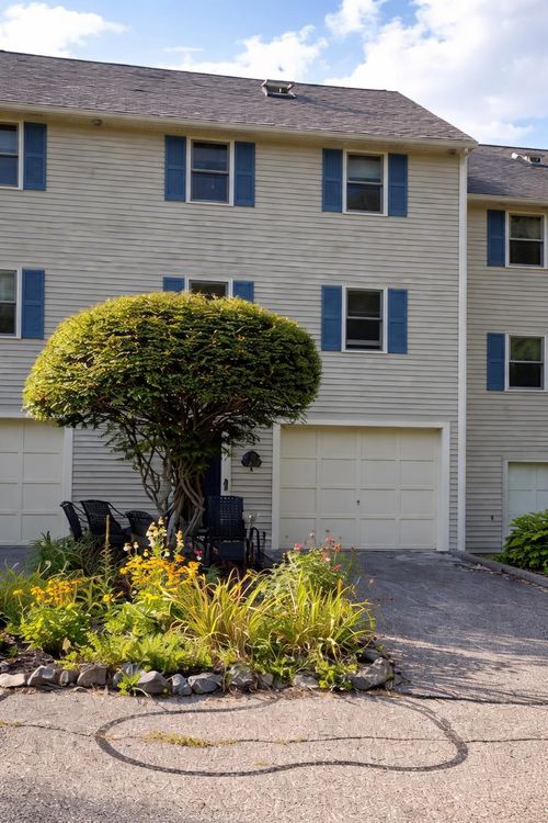 51 Fords Landing Dr, Dover, NH, 03820-4552 | Card Image