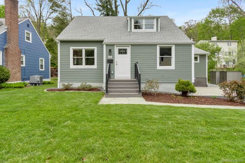 60 Pleasant Ave, Pleasantville, NY, 10570-2832 | Card Image