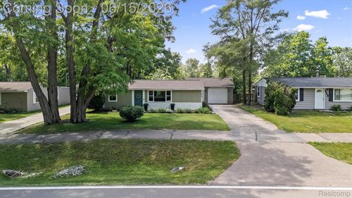 870 Pine Tree Rd, Lake Orion, MI, 48362-2554 | Card Image