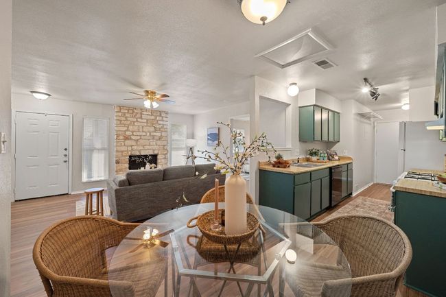 Open floorplan with great natural light. | Image 12