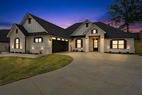 3814 Suren Way, Longview, TX, 75605-4005 | Card Image