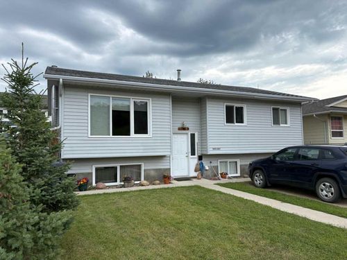 10313 89 St, Peace River, AB, T8S1N9 | Card Image