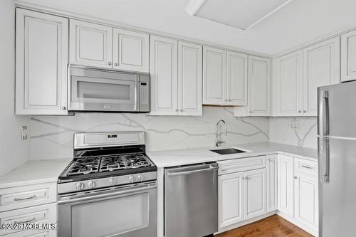138 Manor Dr, Red Bank, NJ, 07701-2459 | Card Image