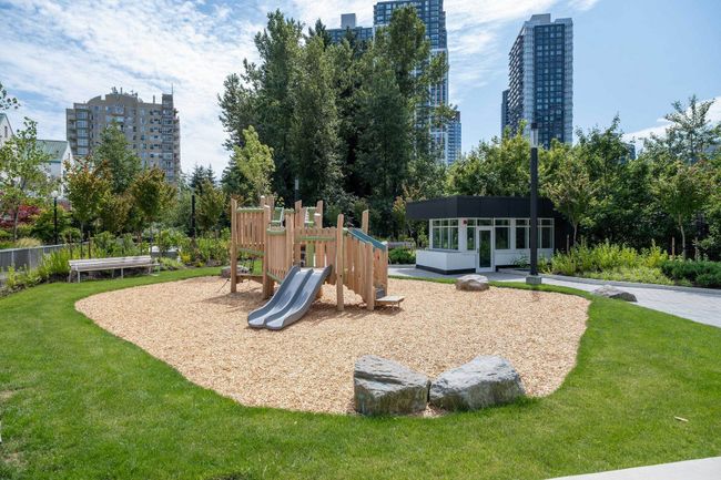 1104 - 13778 100 Ave, Condo with 2 bedrooms, 2 bathrooms and 1 parking in Surrey BC | Image 37