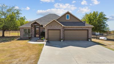 3800 E Maple Drive, House other with 4 bedrooms, 2 bathrooms and null parking in Collinsville OK | Image 1