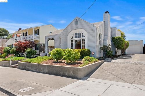 209 W 7th St, Antioch, CA, 94509-1745 | Card Image