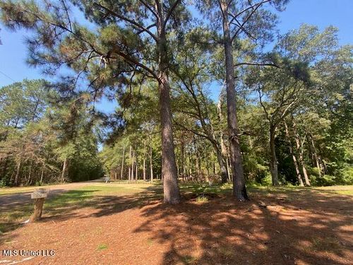 2073 Taylor Rd, Magnolia, MS, 39652-8952 | Card Image