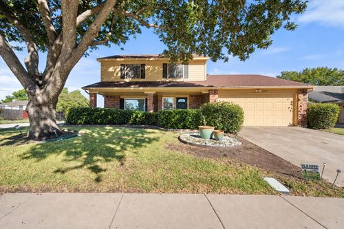 2215 Villanova St, Arlington, TX, 76018-2586 | Card Image