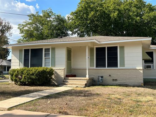 606 W 11th St, Taylor, TX, 76574-2947 | Card Image