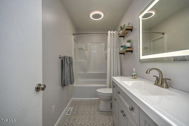 3 - 2023 Weaver Pike, Condo with 2 bedrooms, 2 bathrooms and null parking in Bristol TN | Image 21