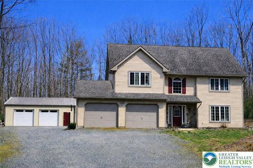 67 Forest Lake Dr, Jim Thorpe, PA, 18229-3702 | Card Image