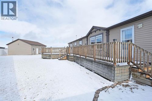 145 Meadowplace Dr E, Brooks, AB, T1R0X1 | Card Image