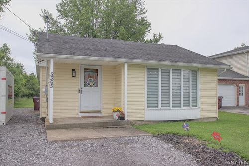 5365 Lake Ave, Orchard Park, NY, 14127-1042 | Card Image